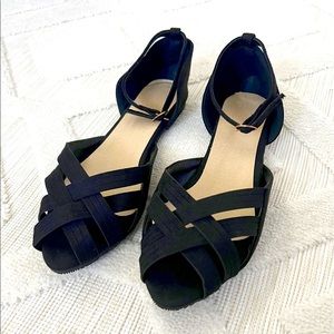 NWOT Black strappy sandals